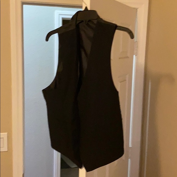 Men’s suit and vest and tie - Picture 2 of 2